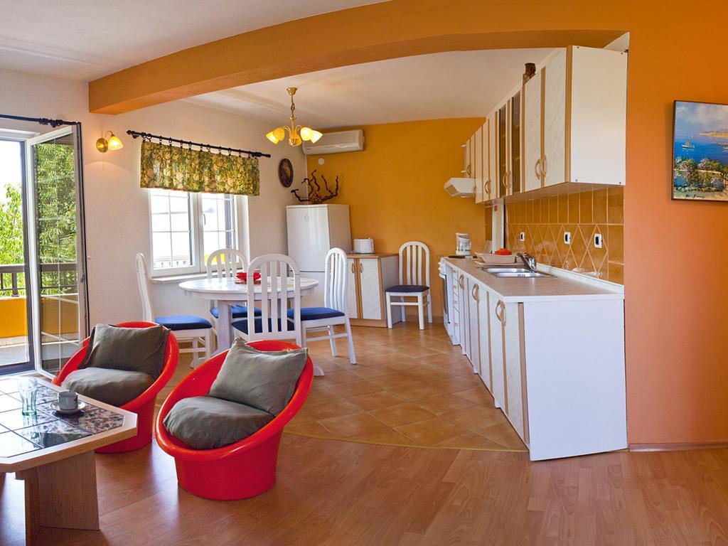 Apartments Villa Annika スラティネ 部屋 写真