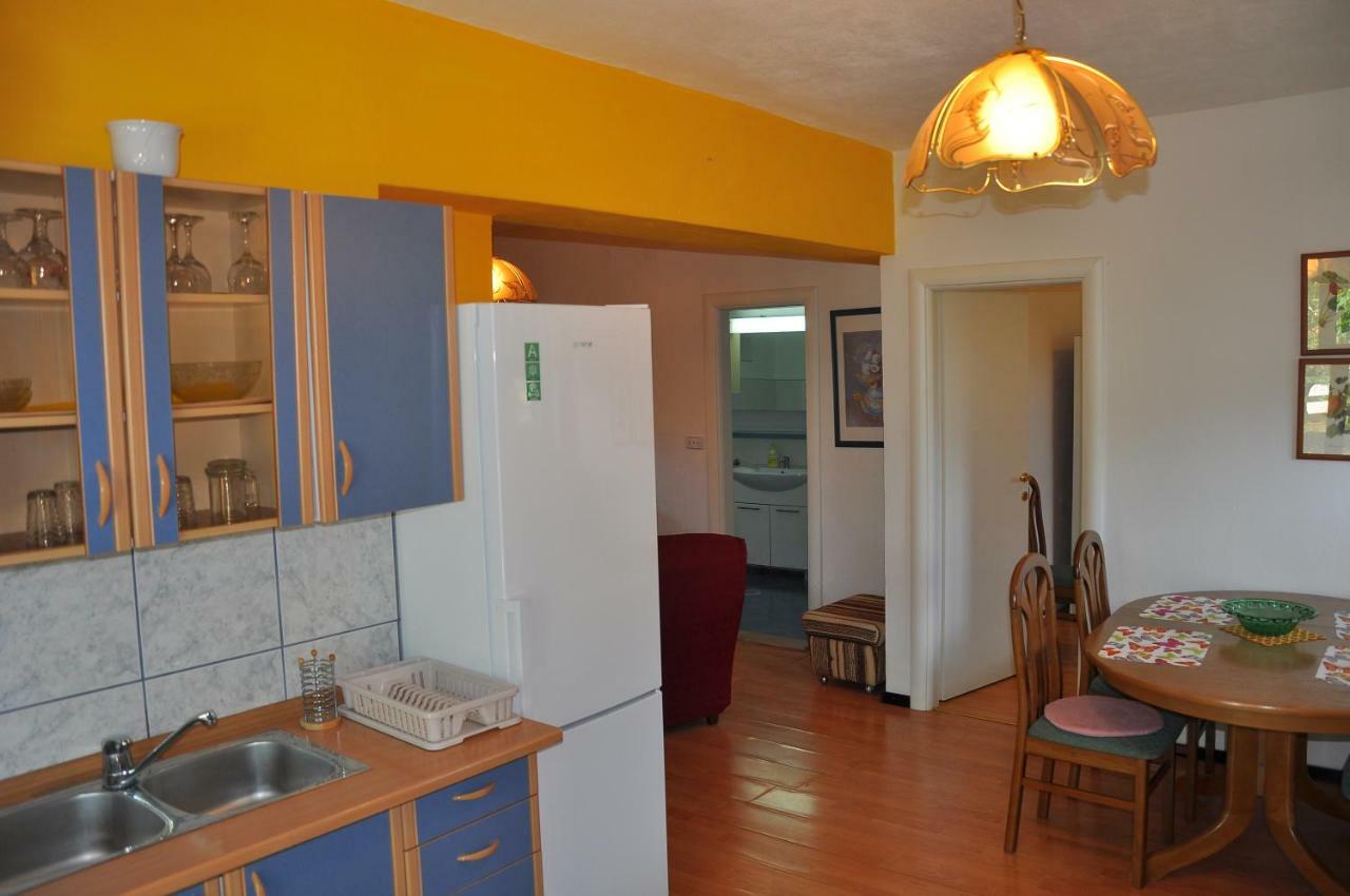 Apartments Villa Annika スラティネ エクステリア 写真