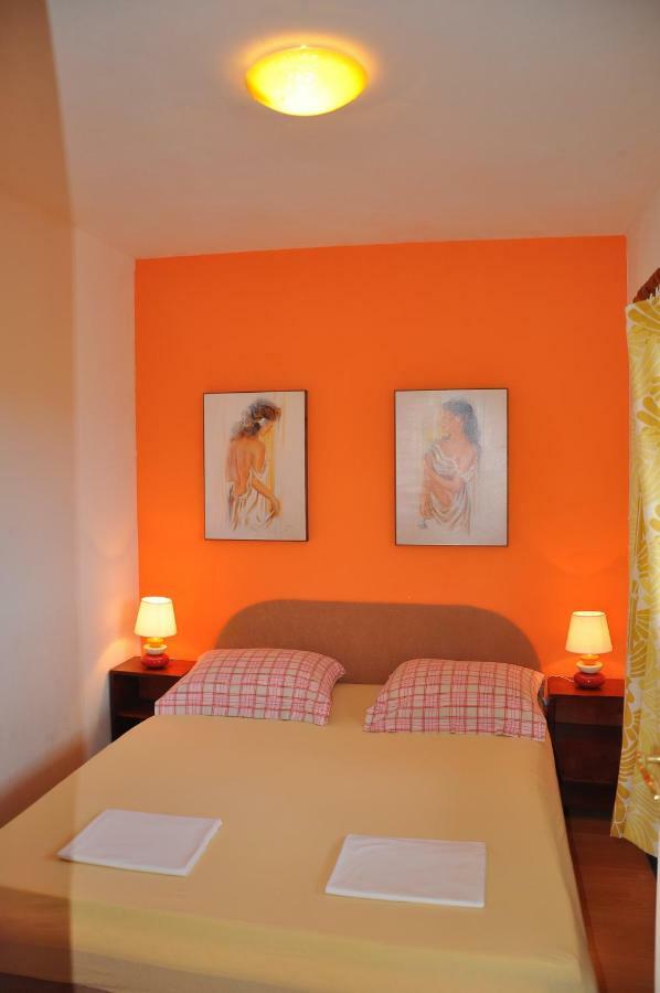 Apartments Villa Annika スラティネ エクステリア 写真