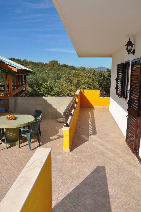 Apartments Villa Annika スラティネ エクステリア 写真